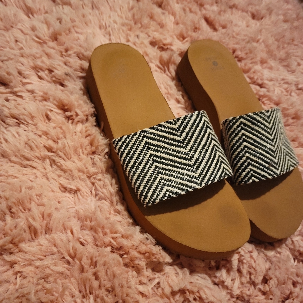 Shade & Shore platform sandal size 7